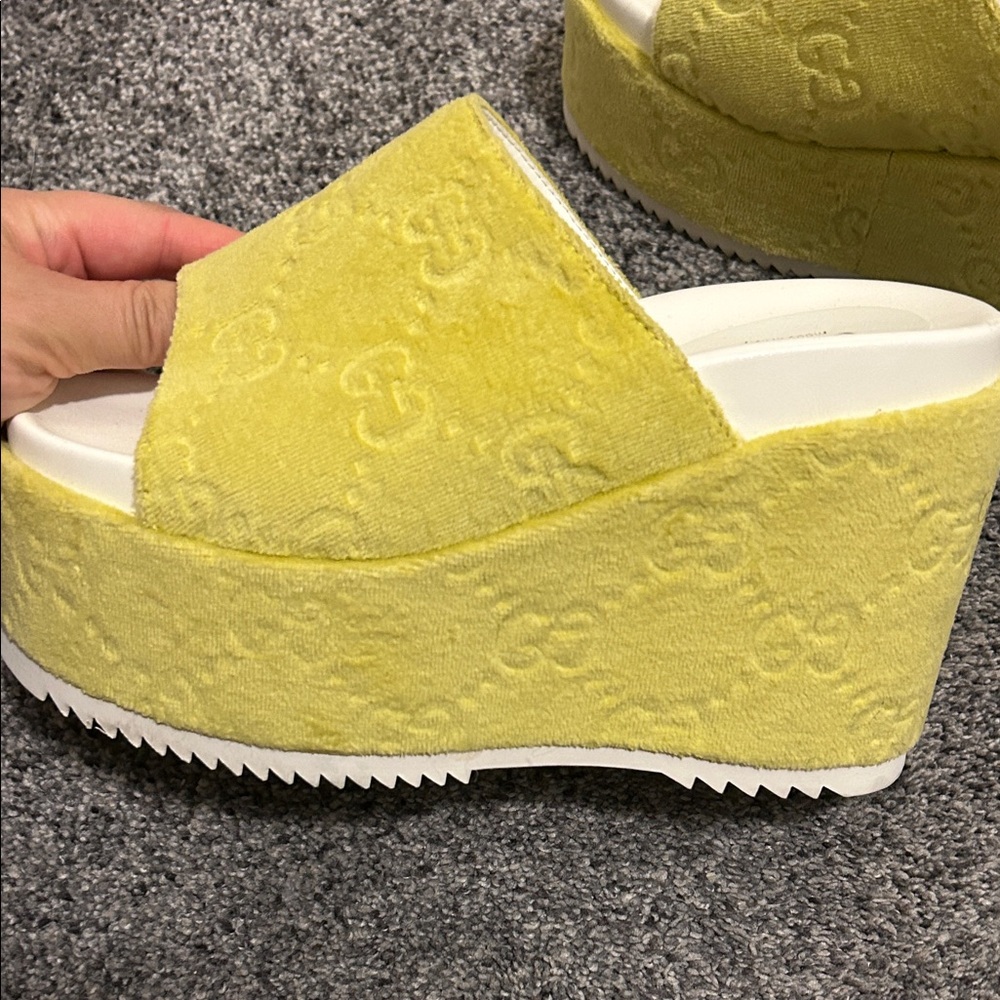 Gucci Vibrant Yellow Platform Slides - Picture 4 of 9